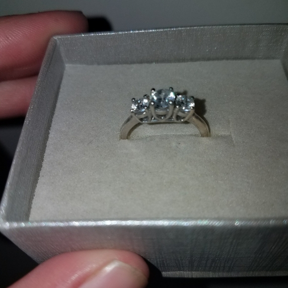 White gold and lab created diamonds - Picture 4 of 4